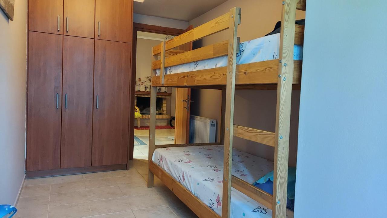 Airport Friendly House 1 Artemi