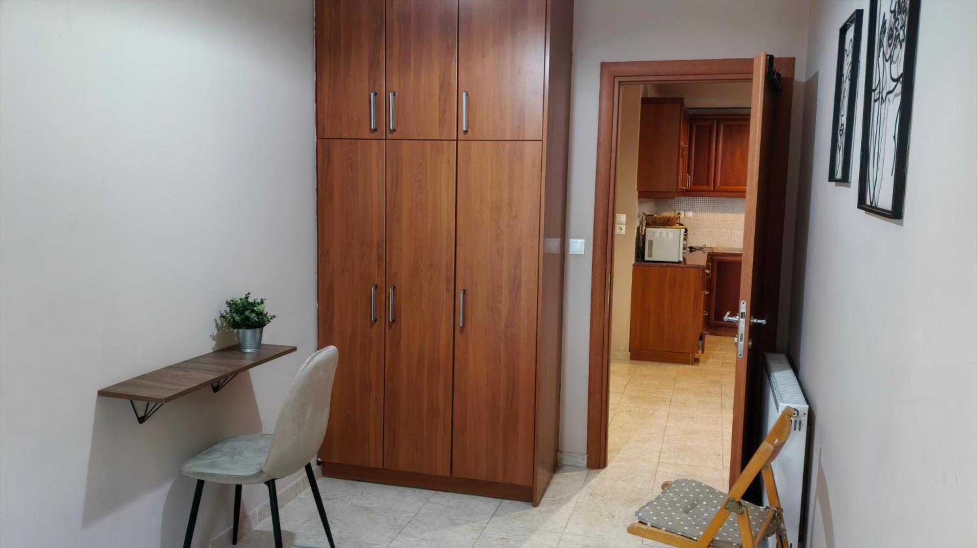 Airport Friendly House 1 * Artemi